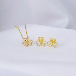 Conjunto de colar brinco flor vazada